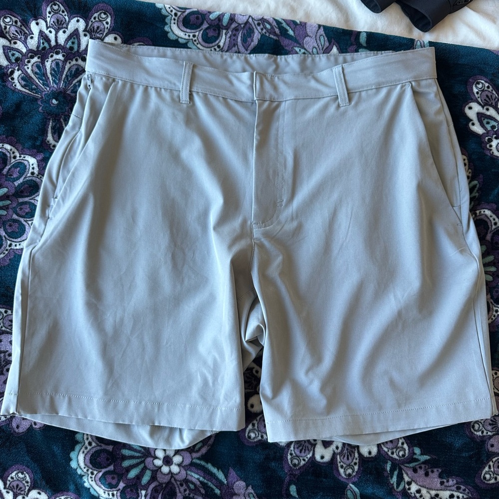 Stylish Fabletics Golf Shorts Trio in Neutral Tones - Picture 4 of 8